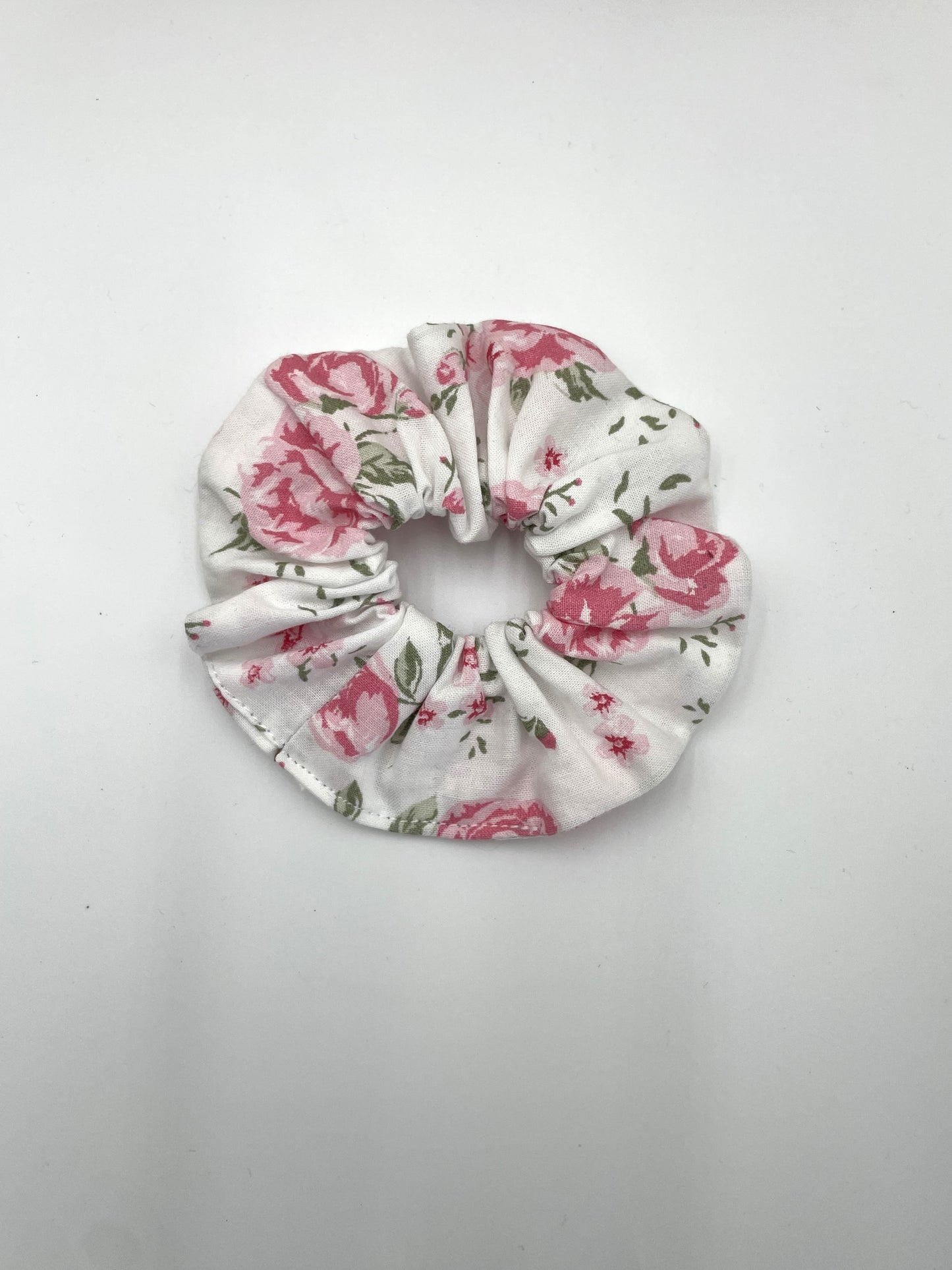 Chouchou - Roses sur fond blanc