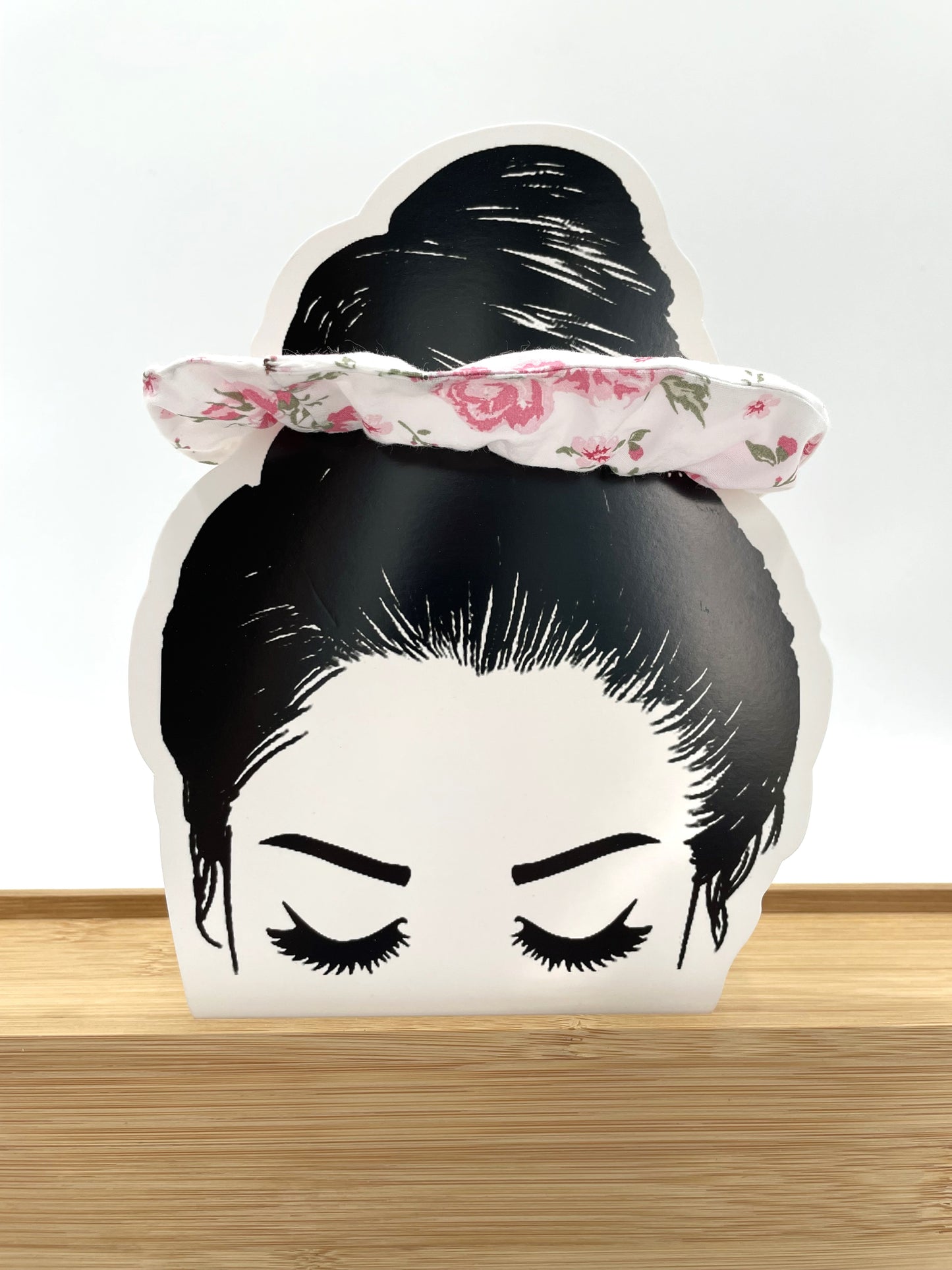 Chouchou - Roses sur fond blanc