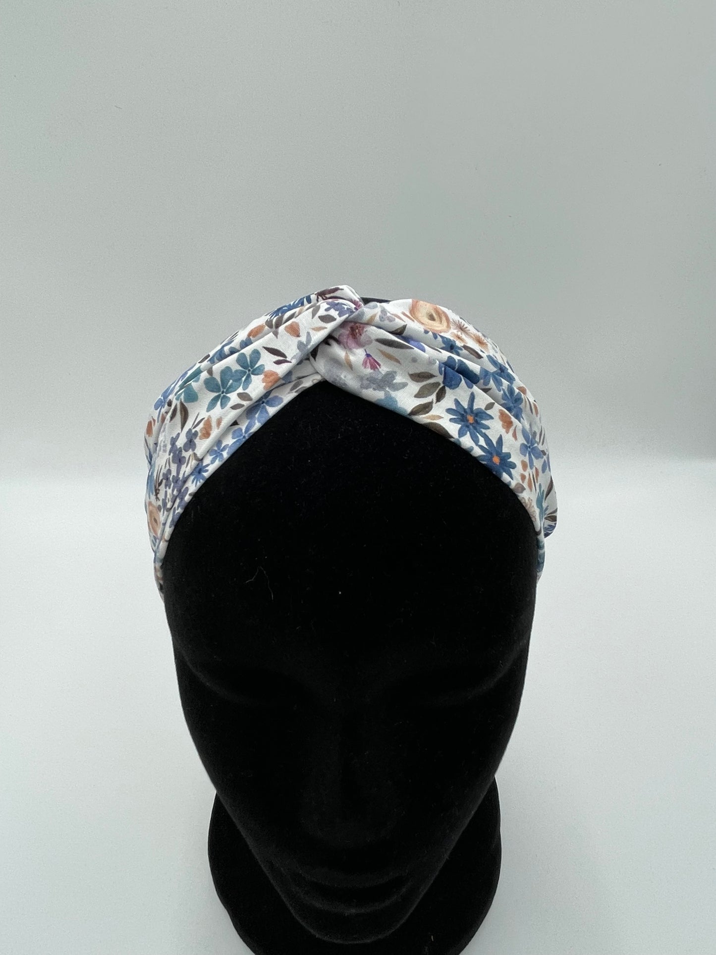 Bandeau turban - Fleurs bleues sur fond blanc