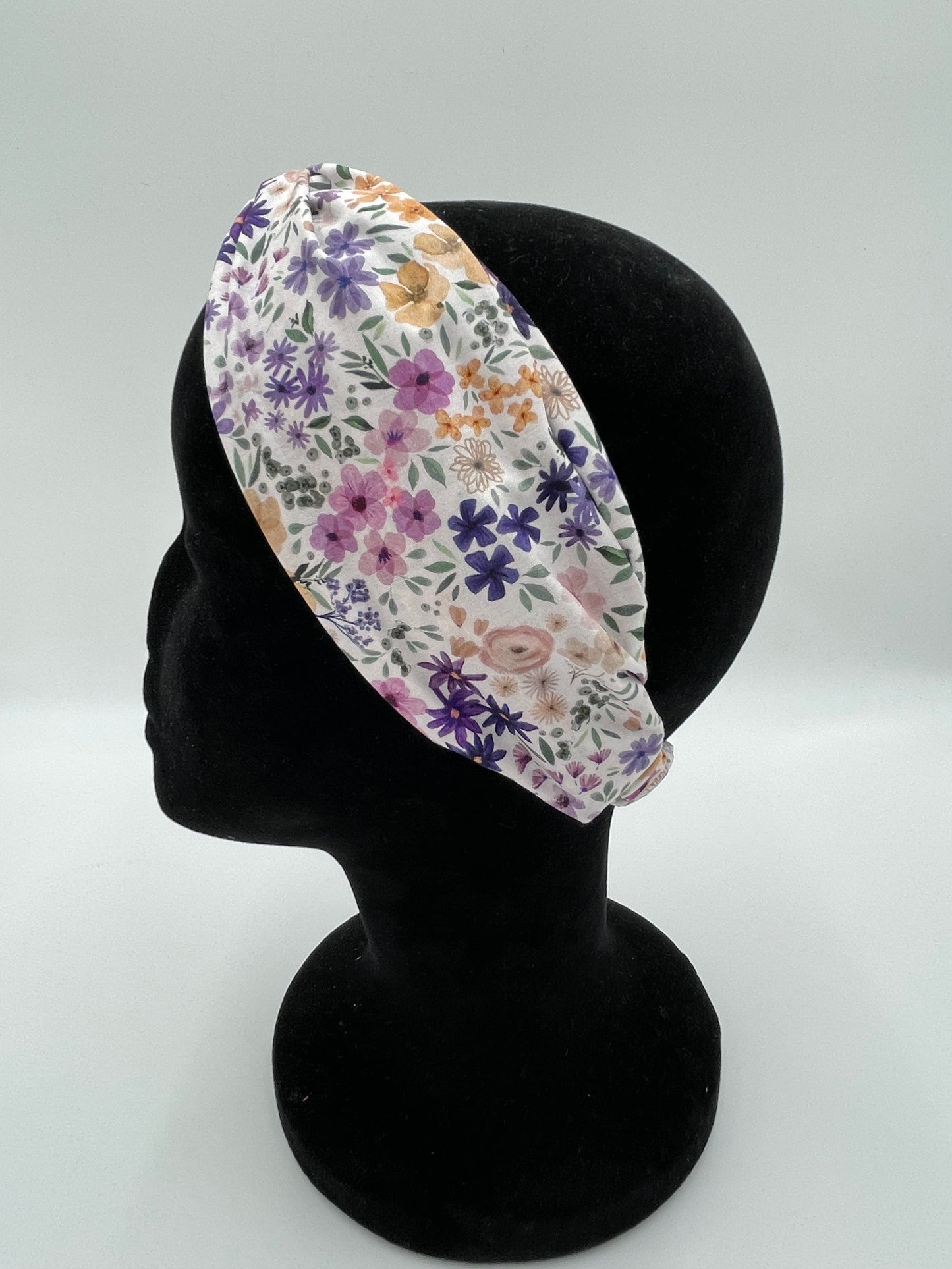 Bandeau turban - Fleurs violettes sur fond blanc