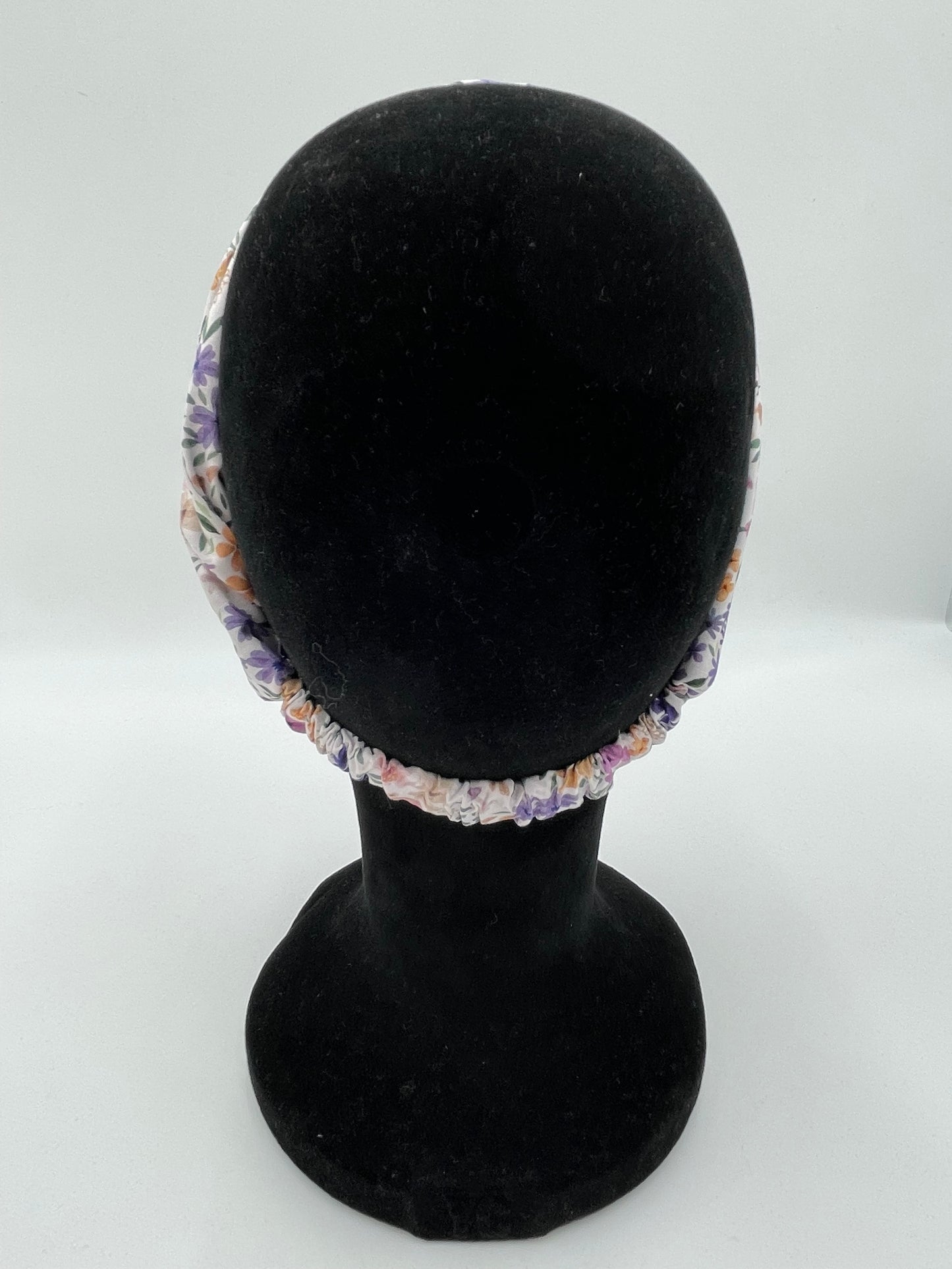 Bandeau turban - Fleurs violettes sur fond blanc